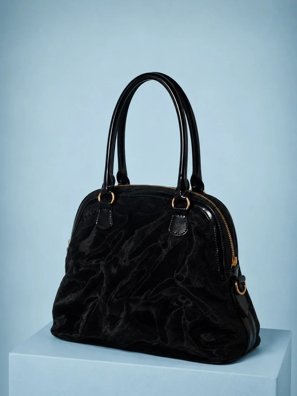 Valentino Garavani sophisticated features